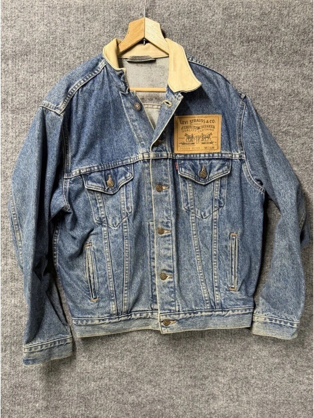 Vintage 90s Levi’s 75559 Denim Jacket Men Med Leather Collar Reworked USA 👌